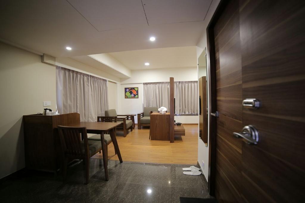 Hotel The Basil Park Bhavnagar Pokój zdjęcie