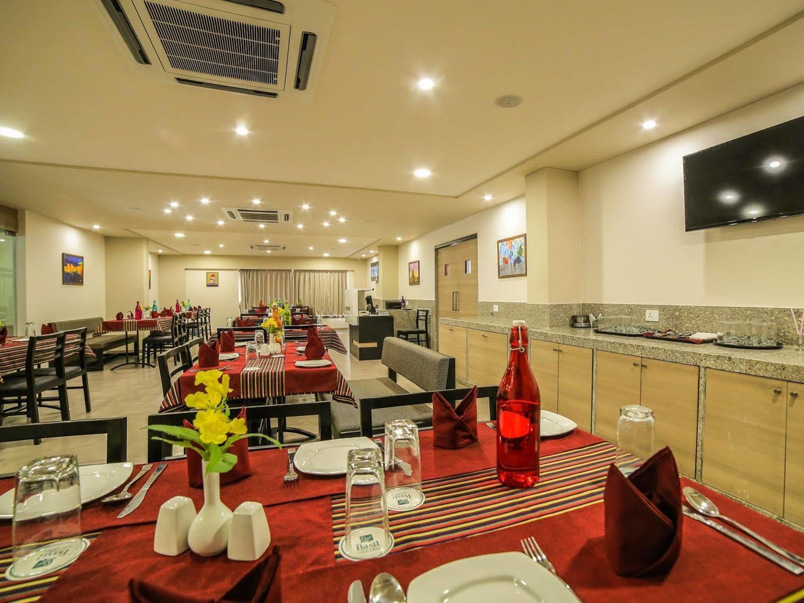 Hotel The Basil Park Bhavnagar Zewnętrze zdjęcie